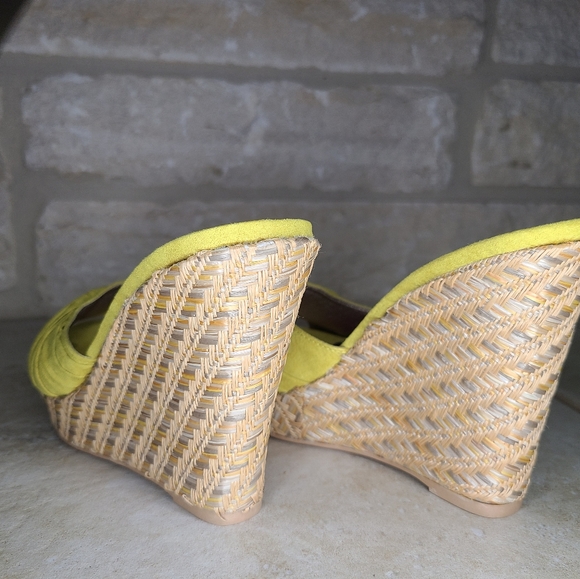 Qupid chartreuse espadrille wedges, size 6.5 - Picture 3 of 10